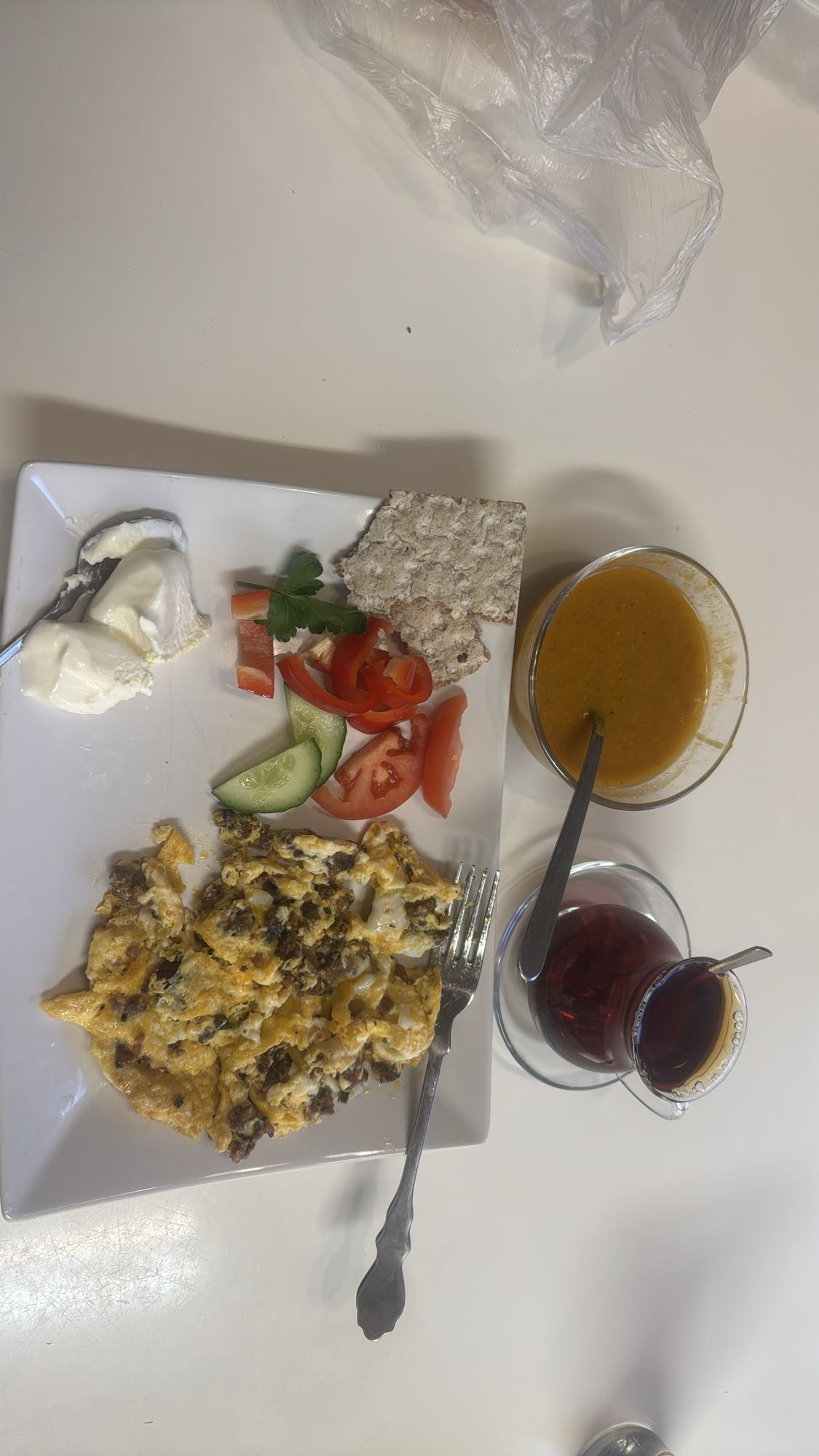 Ägg och grönsaksfrukost