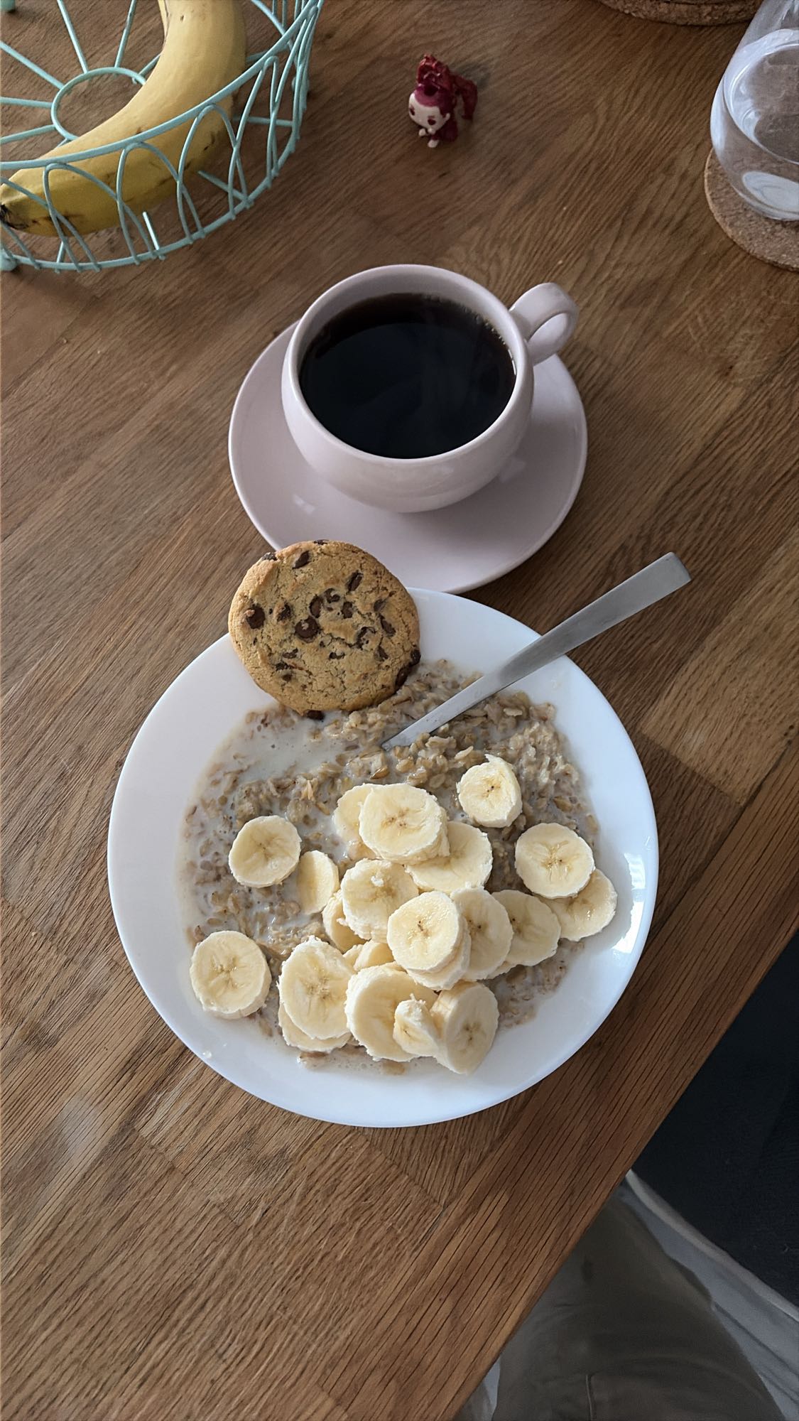 овсянка с бананом и печеньем