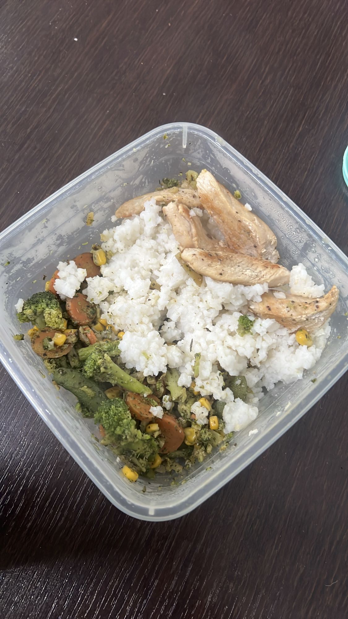 Orez cu piept de pui și legume