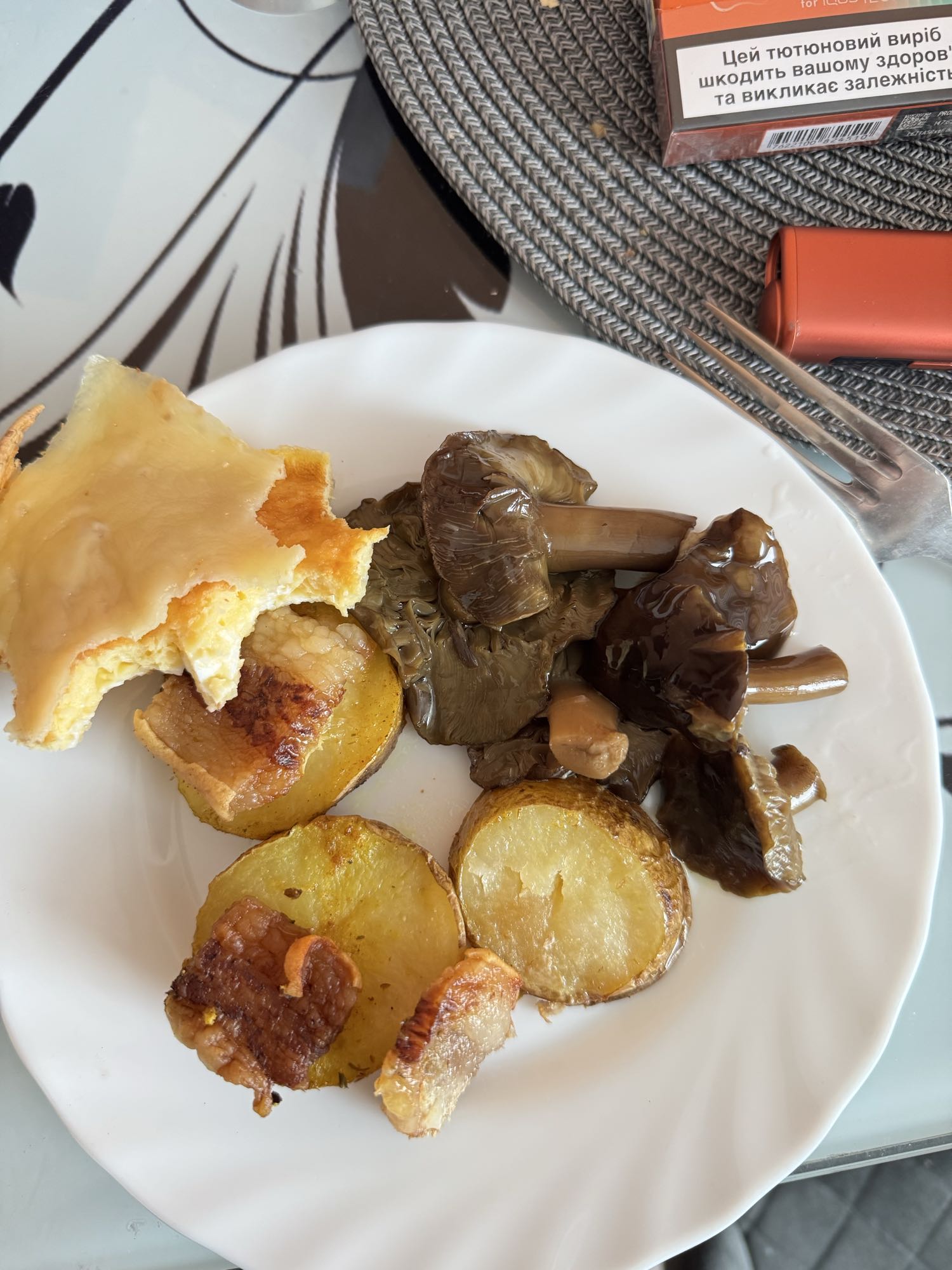 Картопля з грибами та салом