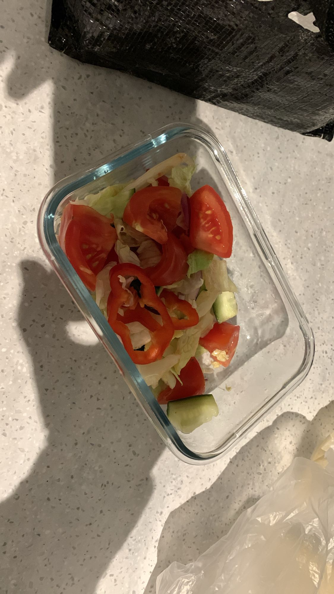 Grönsallad med tomat och paprika