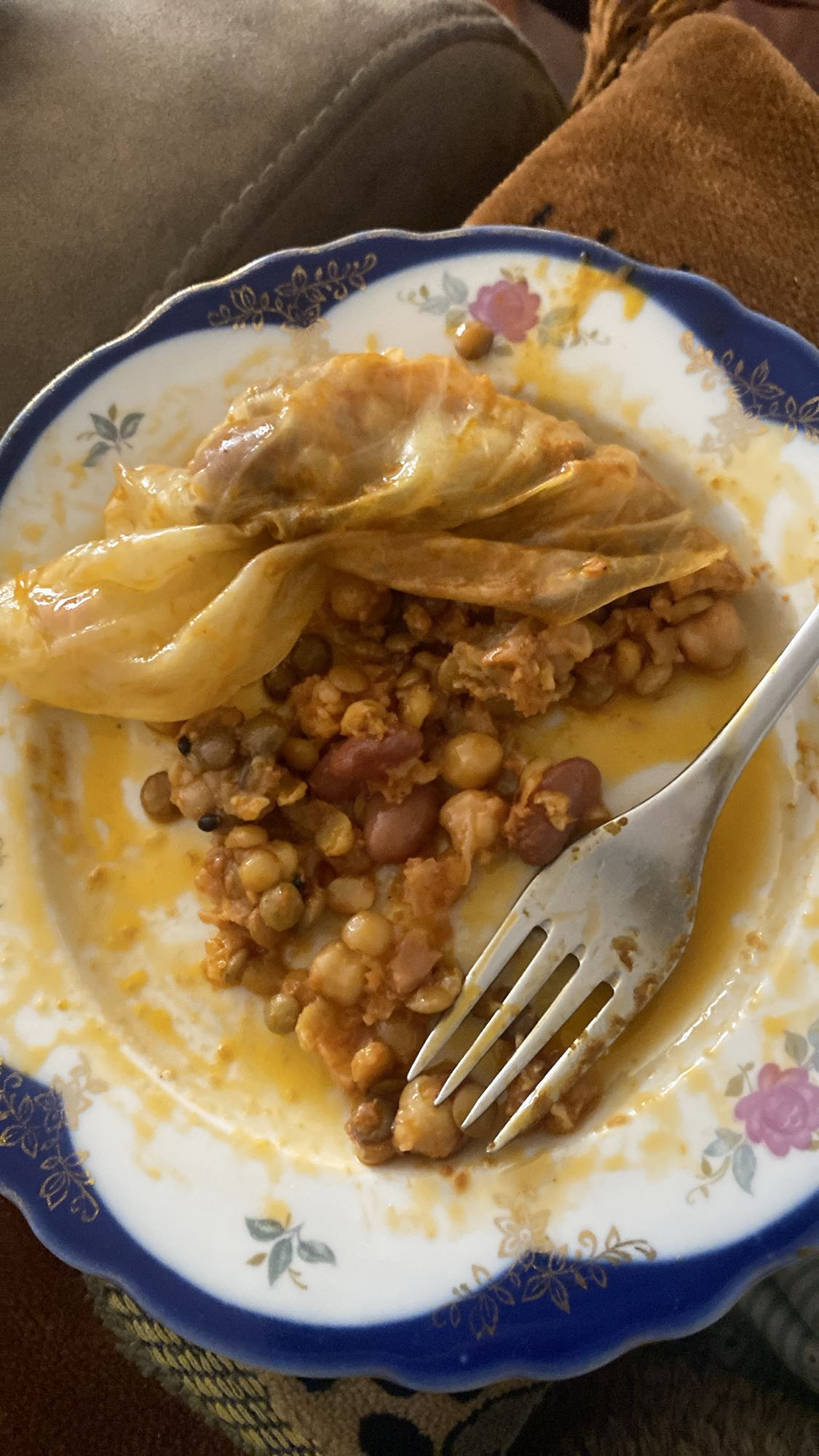 Stuffed cabbage with beans