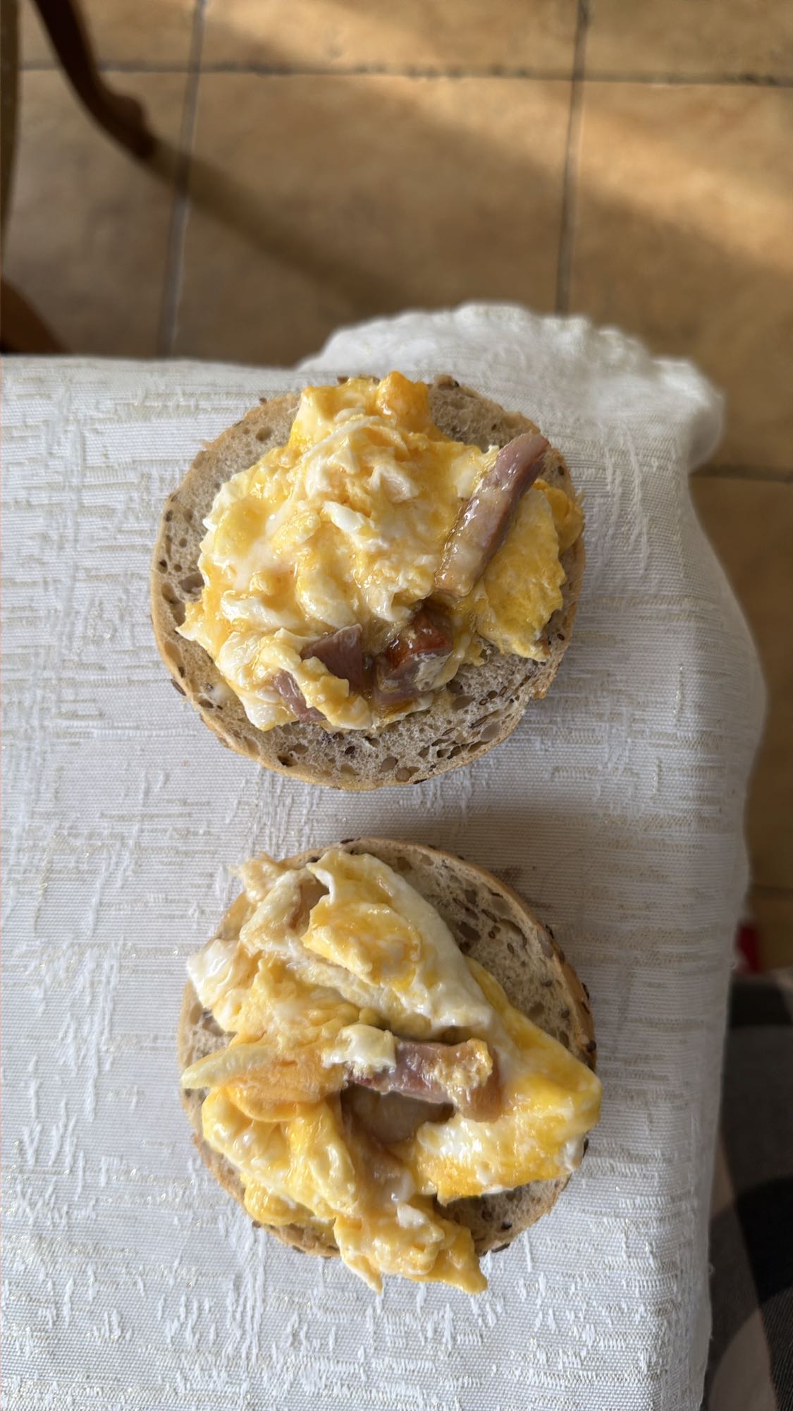 Jajecznica na bułce