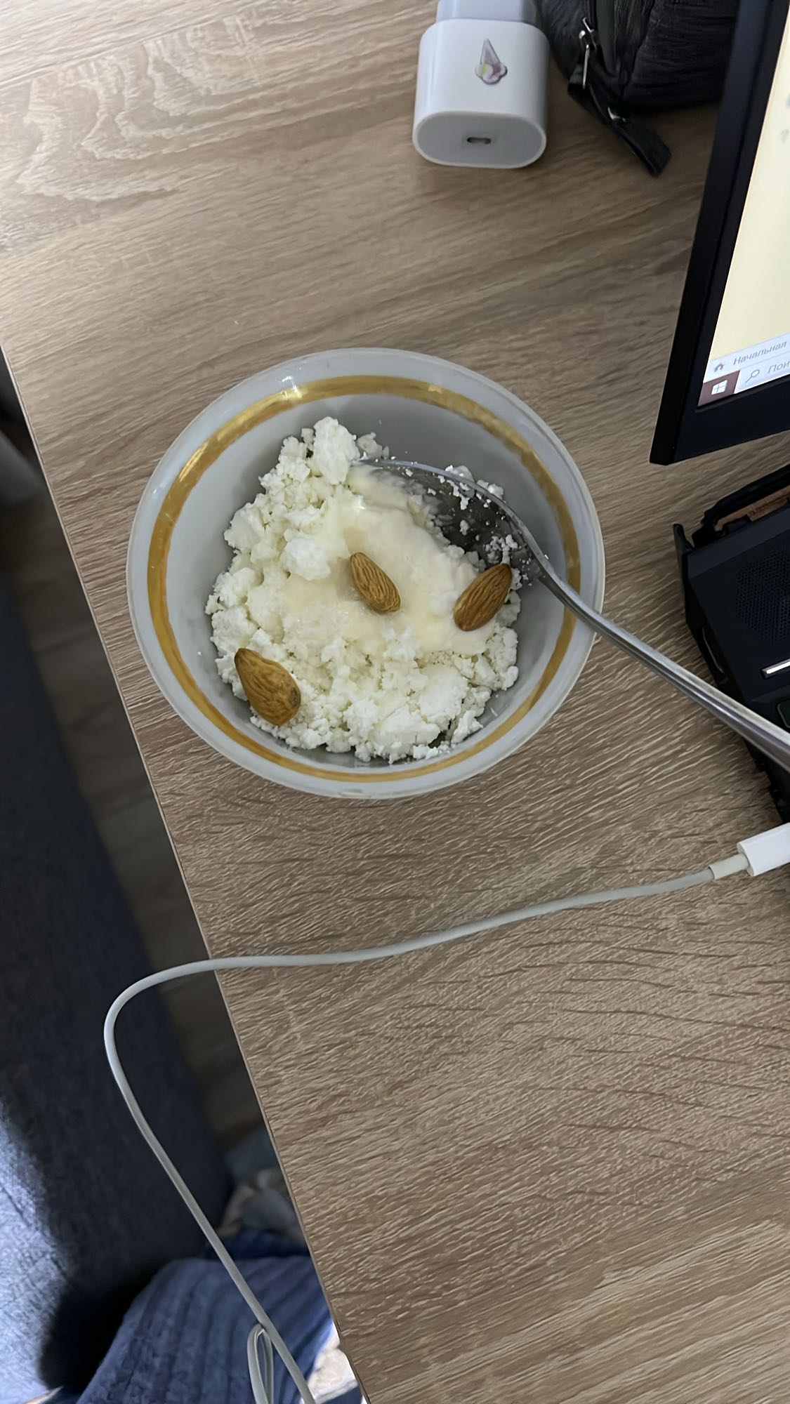 творог с мёдом и миндалём