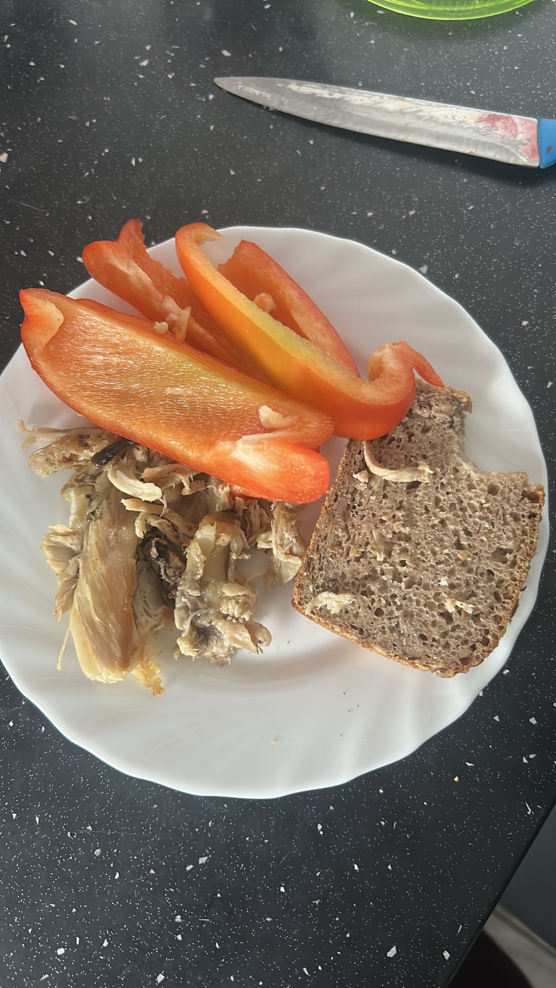 Kurczak z papryką i chlebem