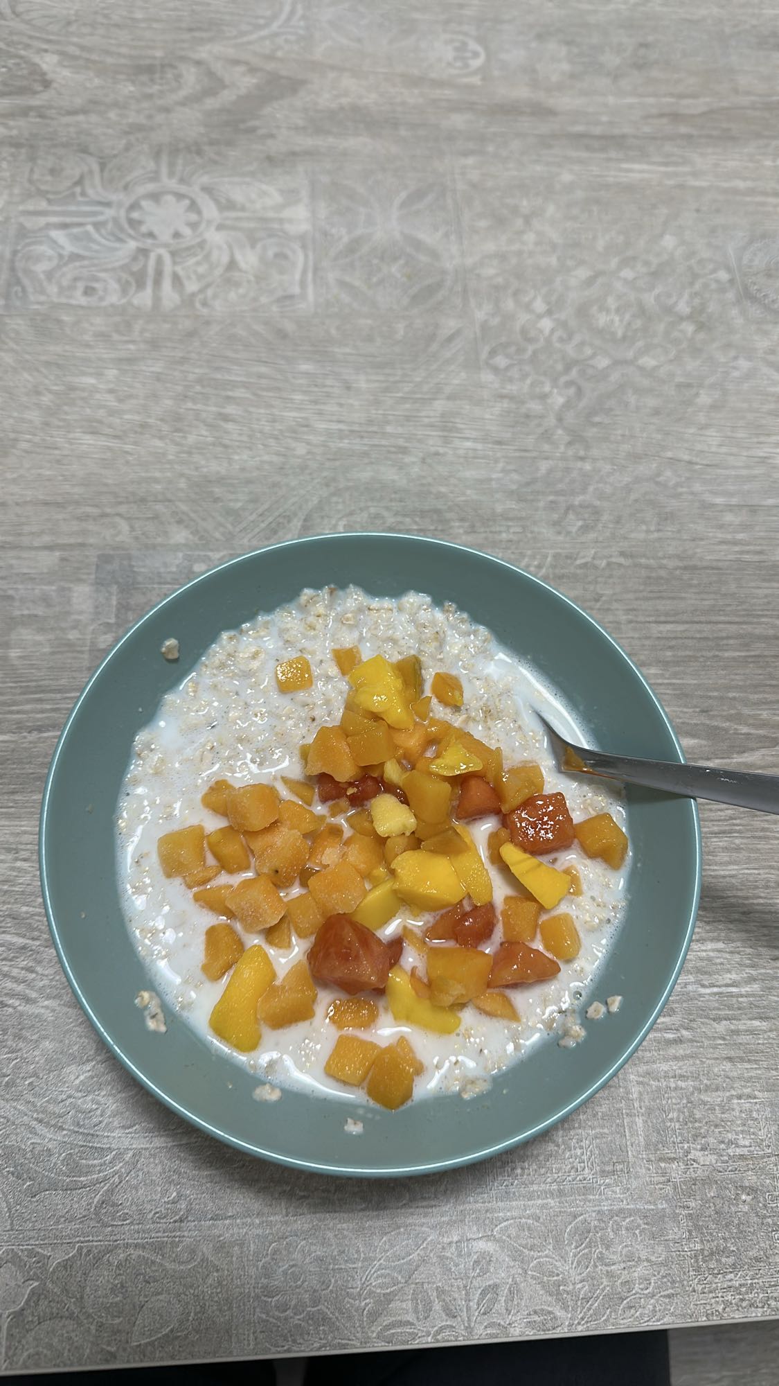 Avena con frutas y leche