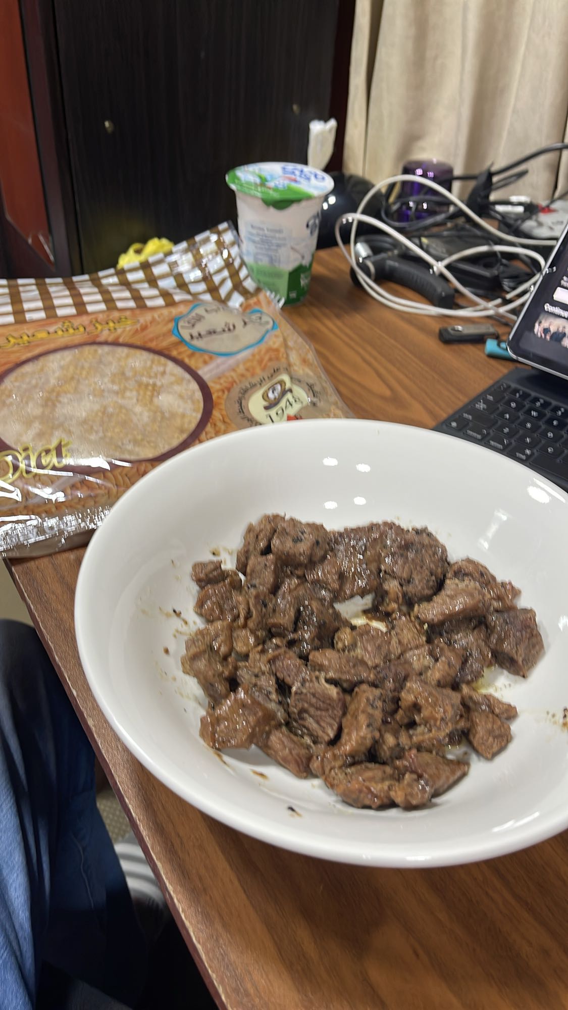 Beef with bread and yogurt