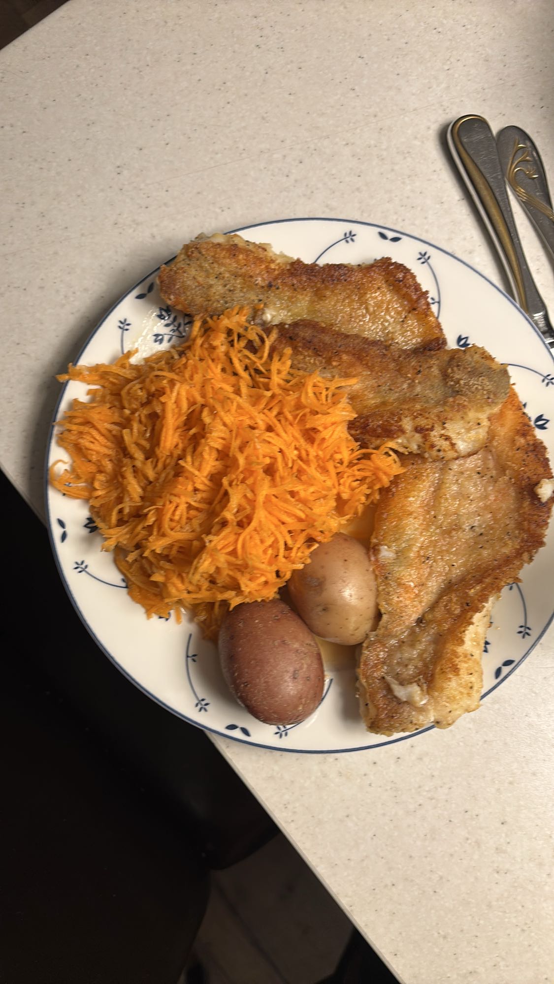 Uerfilet raspetgulrot. Potet