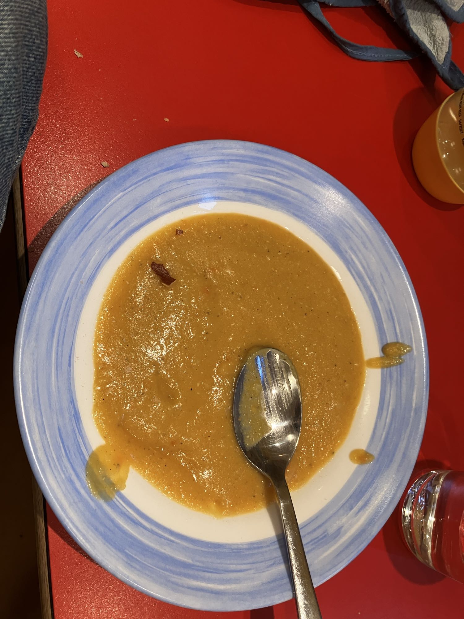 Sopa de lentilha rosa com cenoura e abóbora