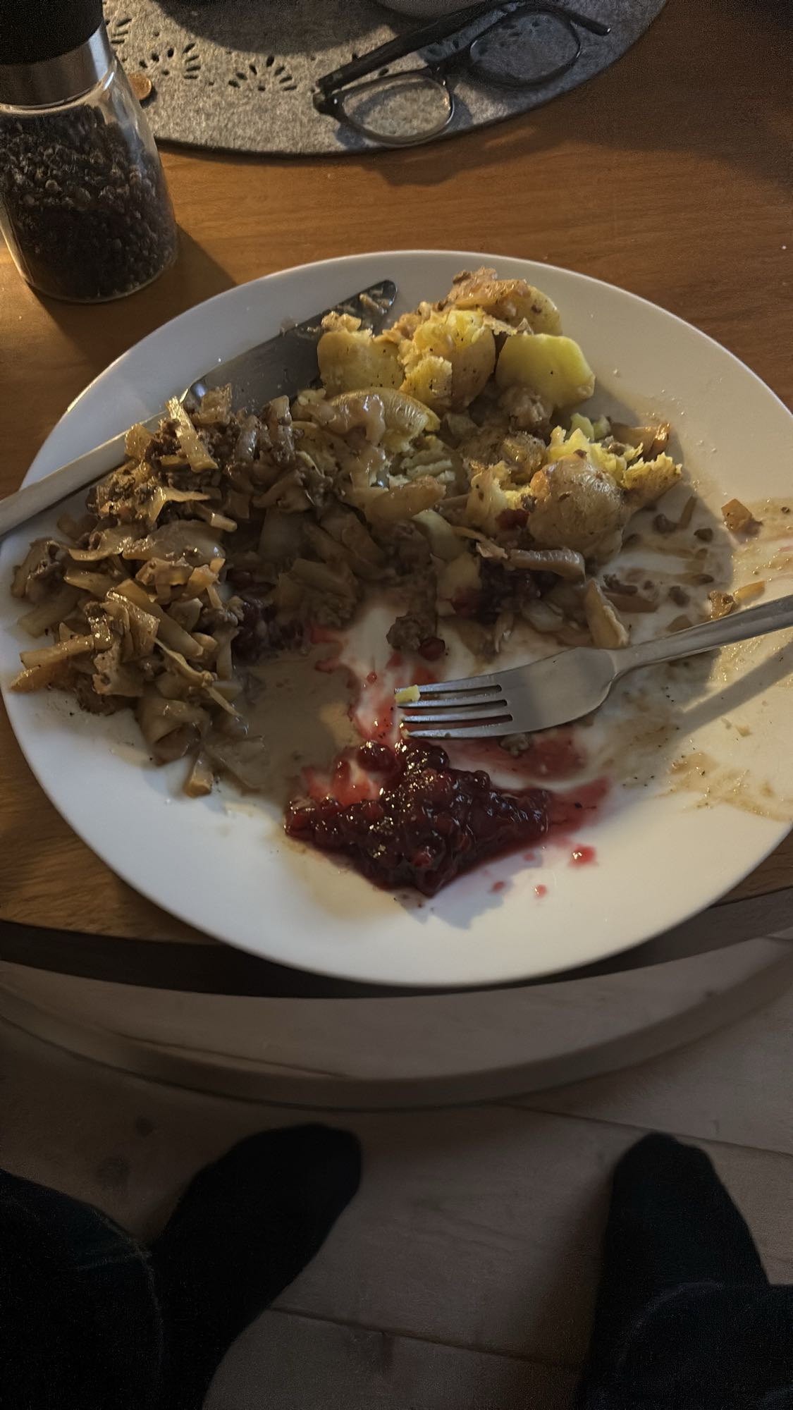 Kött med potatis & lingon