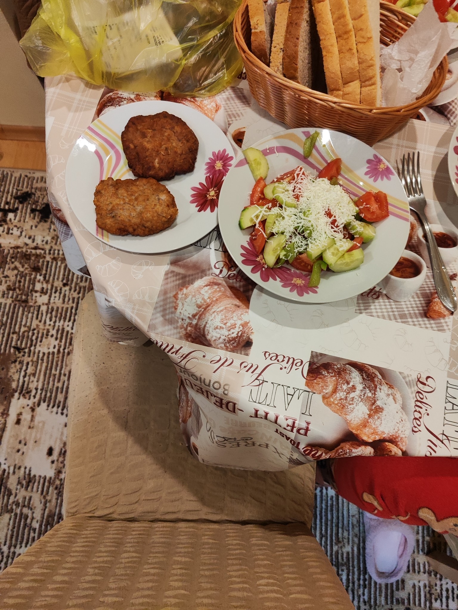 Meat patties with salad
