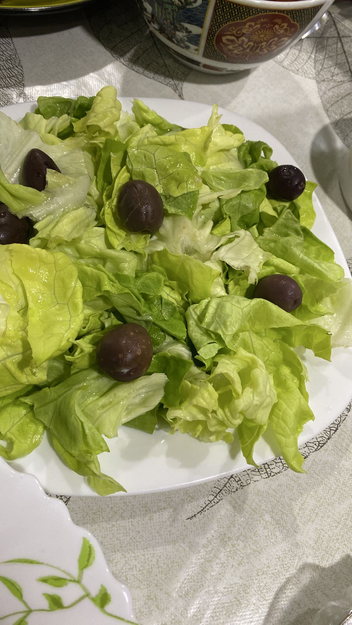 Salade verte et olives