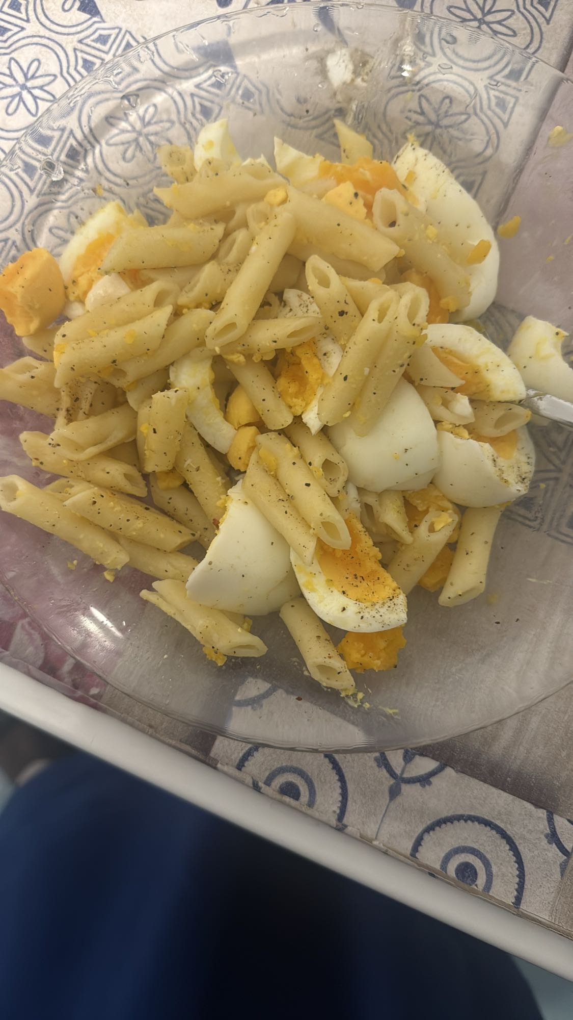 pasta con huevo duro