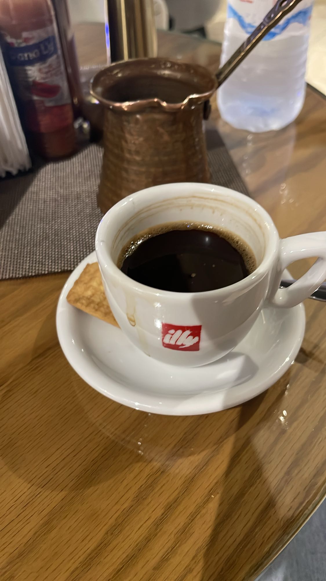 Black coffee with biscuit