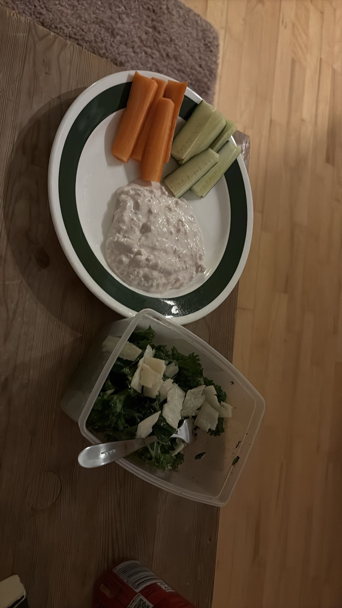 Grönsaksdipp med sallad