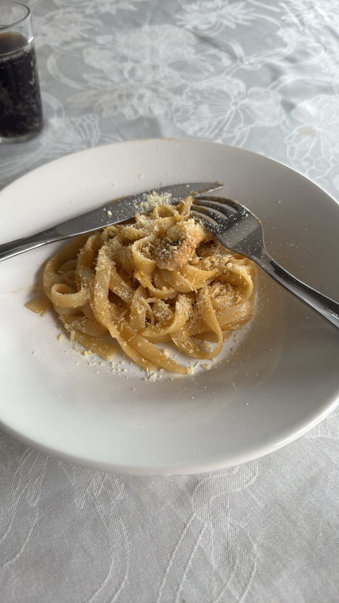 Macarrão com queijo ralado