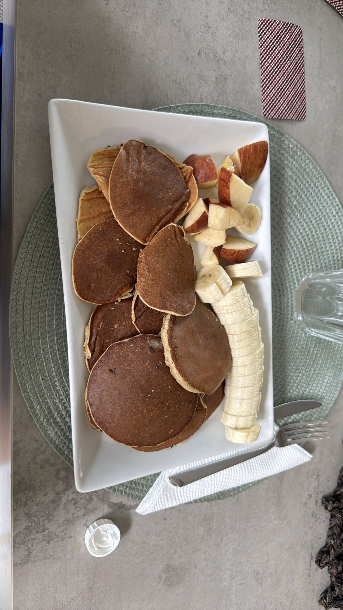 Panqueques con avena, banana y miel (con topping de banana y manzana)