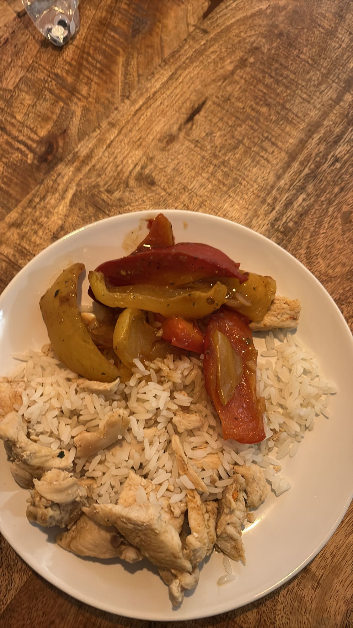 kip met rijst en paprika