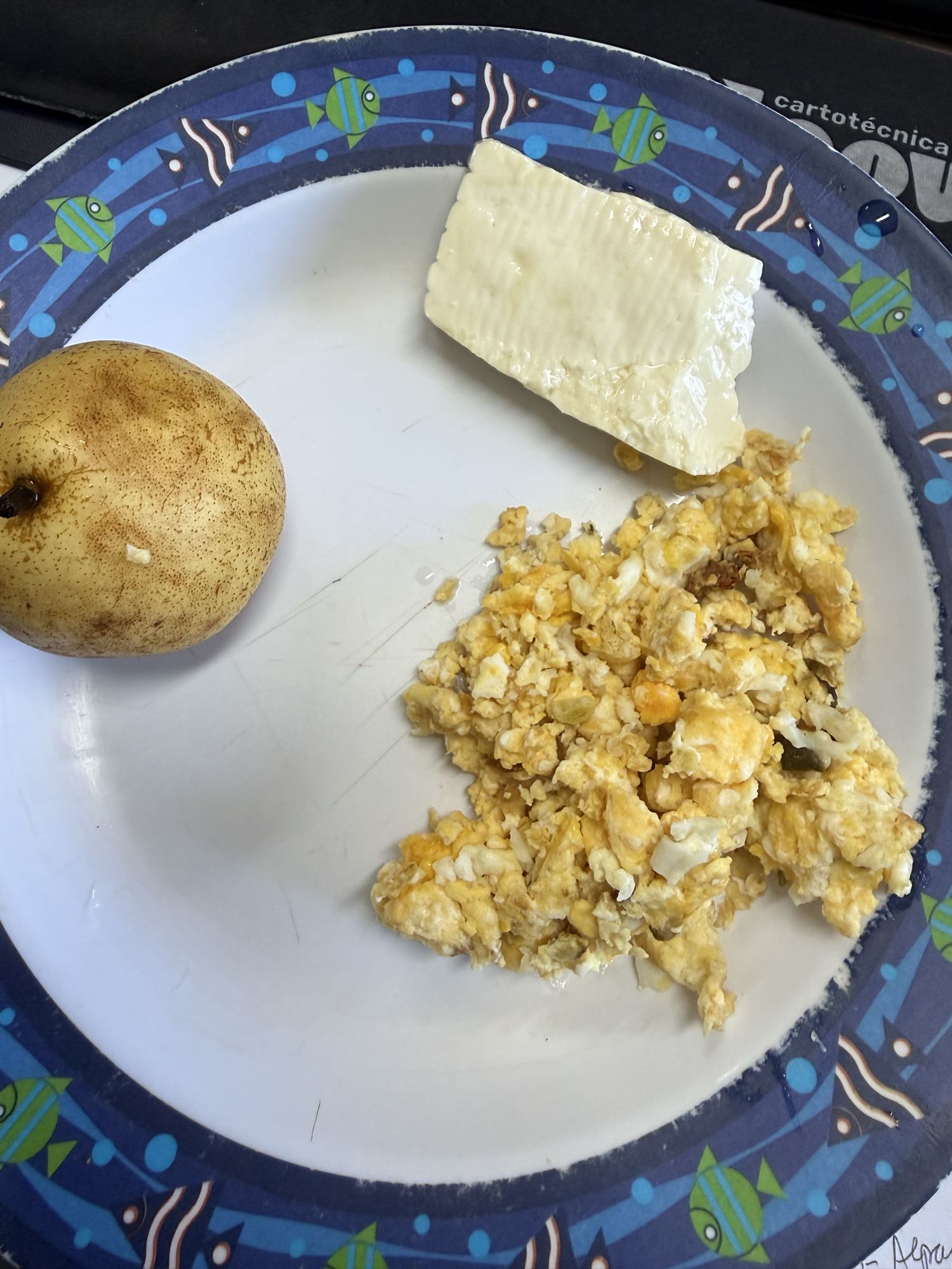 Café simples com fruta