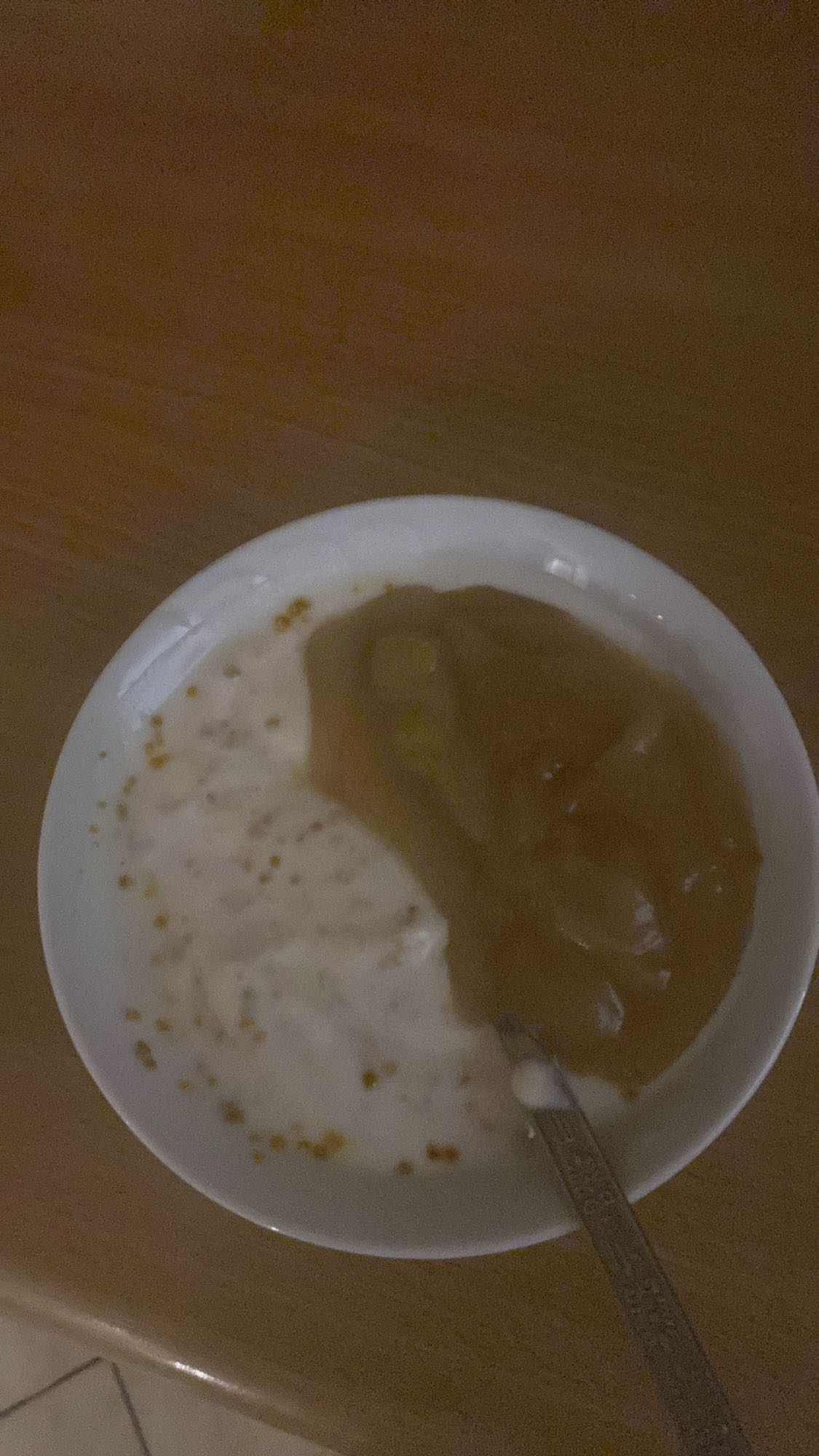 jogurt z musem jabłkowym