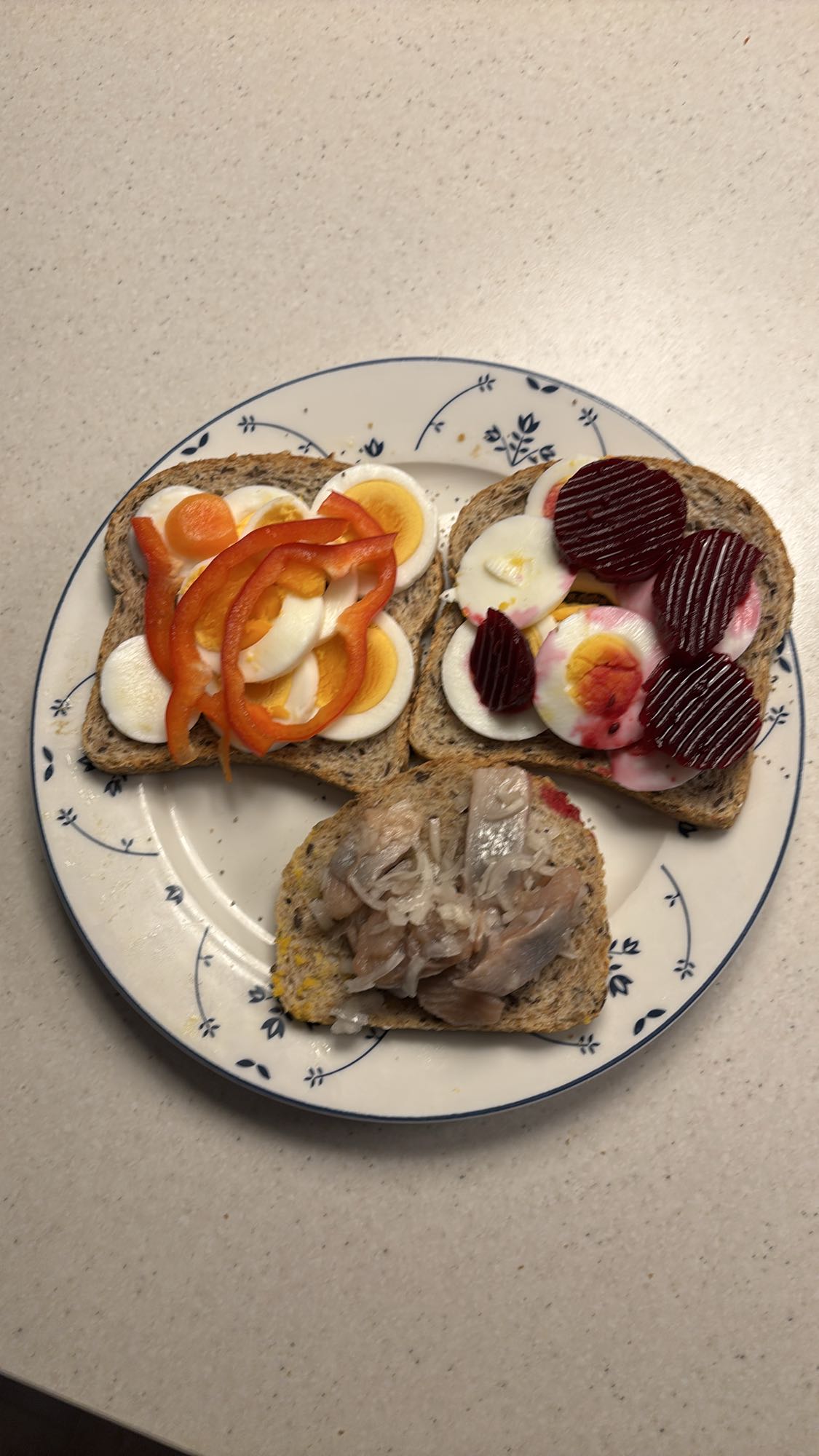 Grovbrød med pålegg