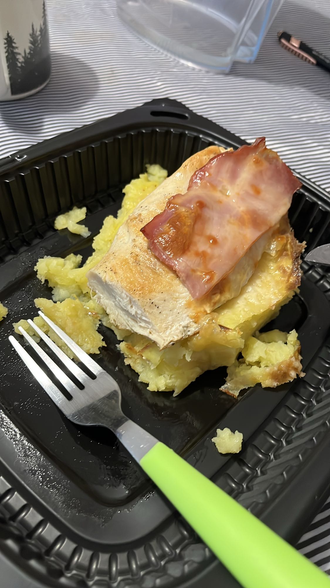 Пиле с шунка и картофи