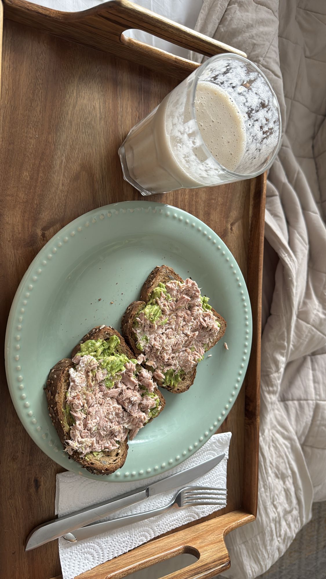 Tostadas de atún y batido