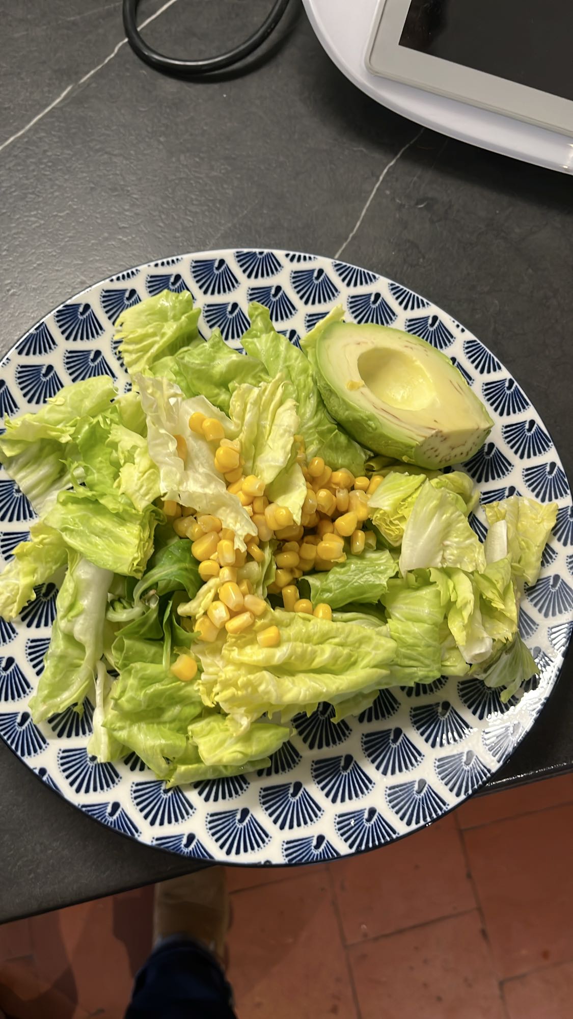 Salade avocat maïs laitue