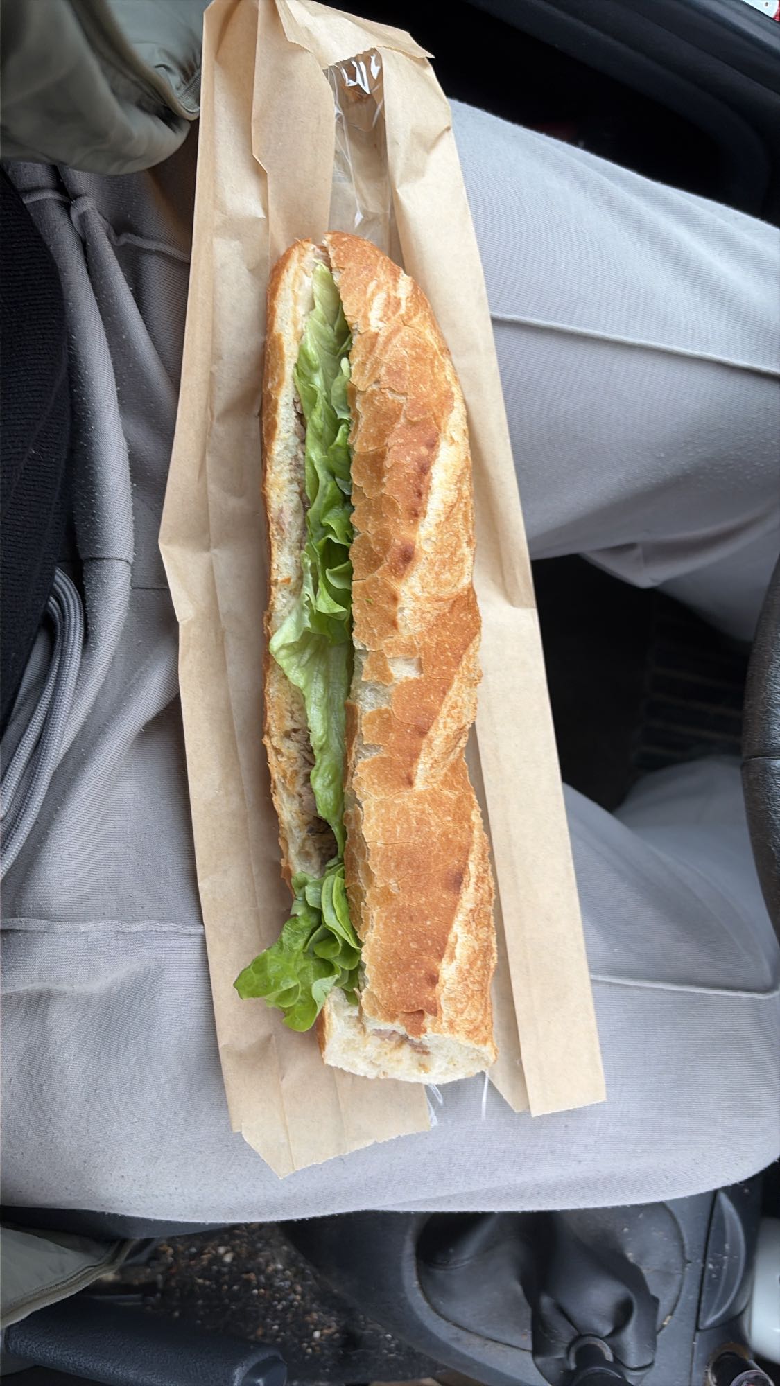 Sandwich baguette thon salade