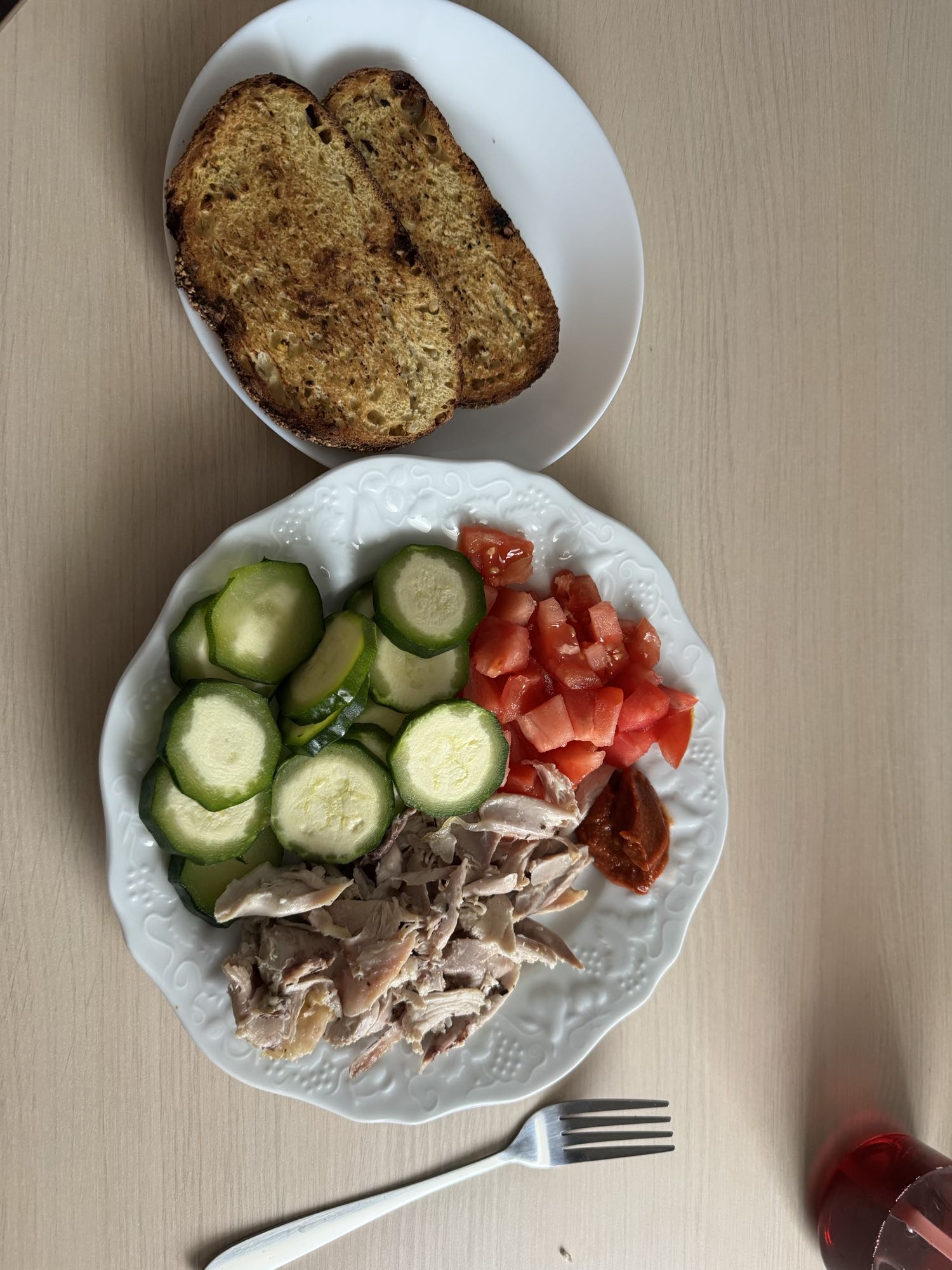 Déjeuner poulet légumes pain