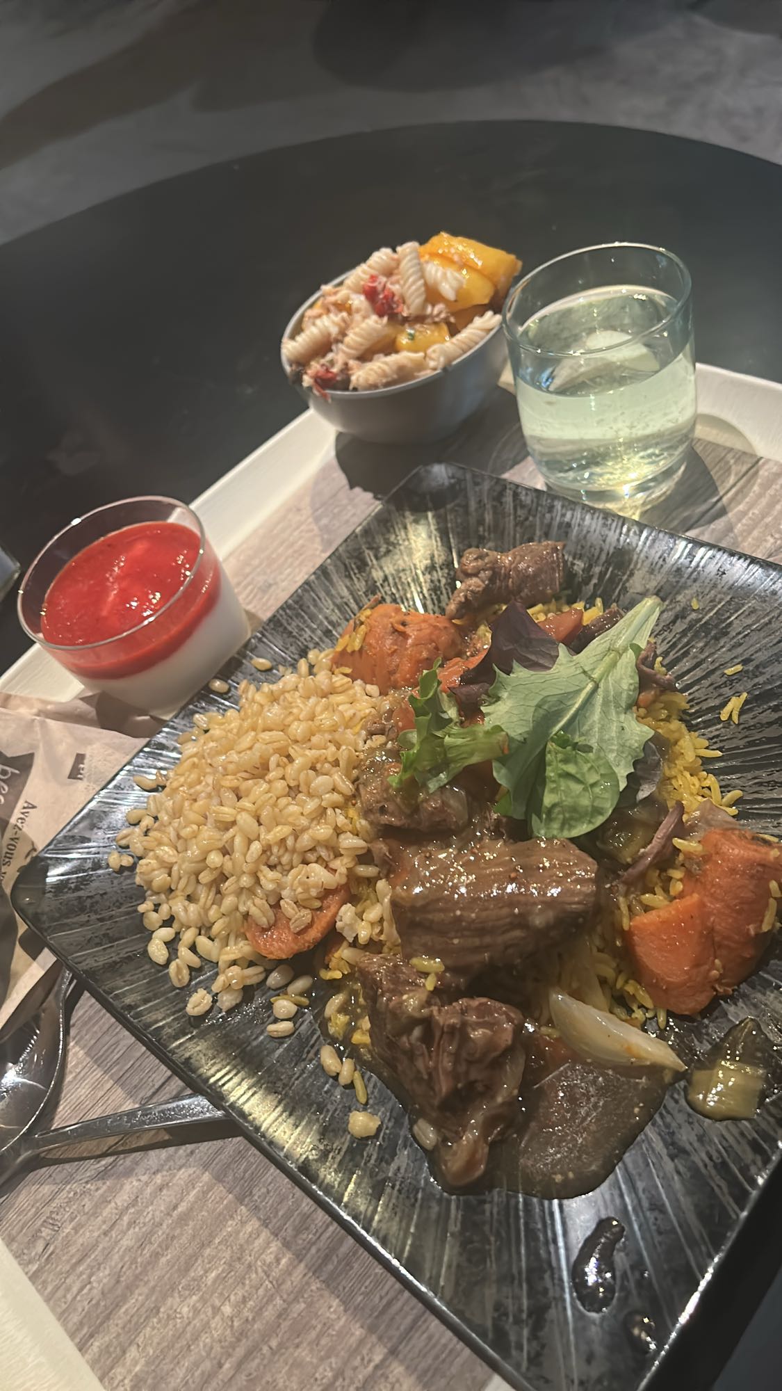 Boeuf, pâtes et dessert