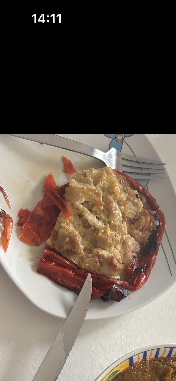 Medio pimiento con patata y huevo