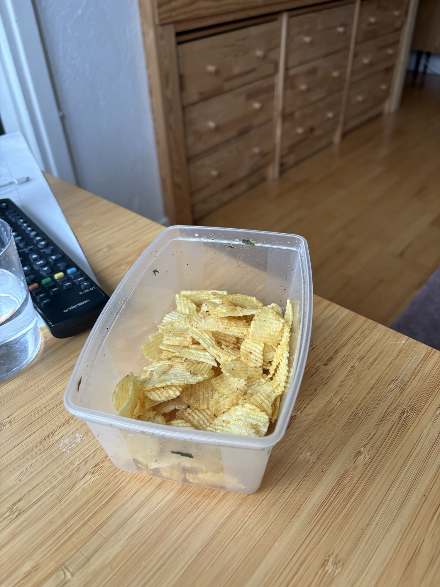 Potatischips i burk