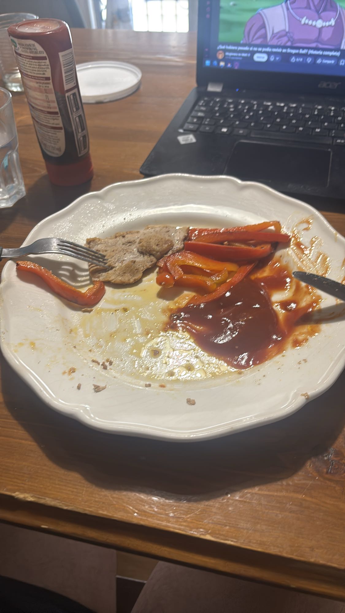 Tres filetes de cerdo y medio pimiento