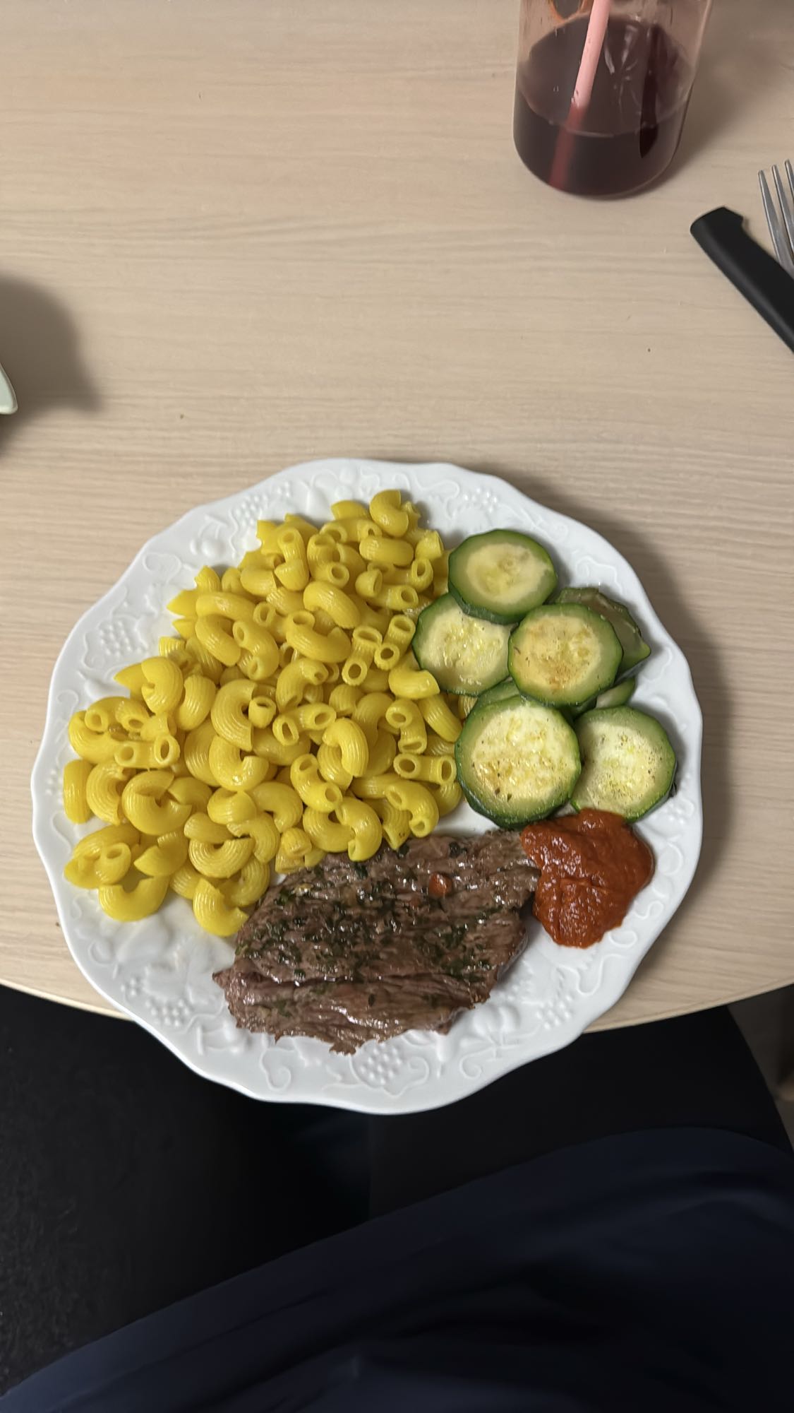 Pâtes, courgettes et steak