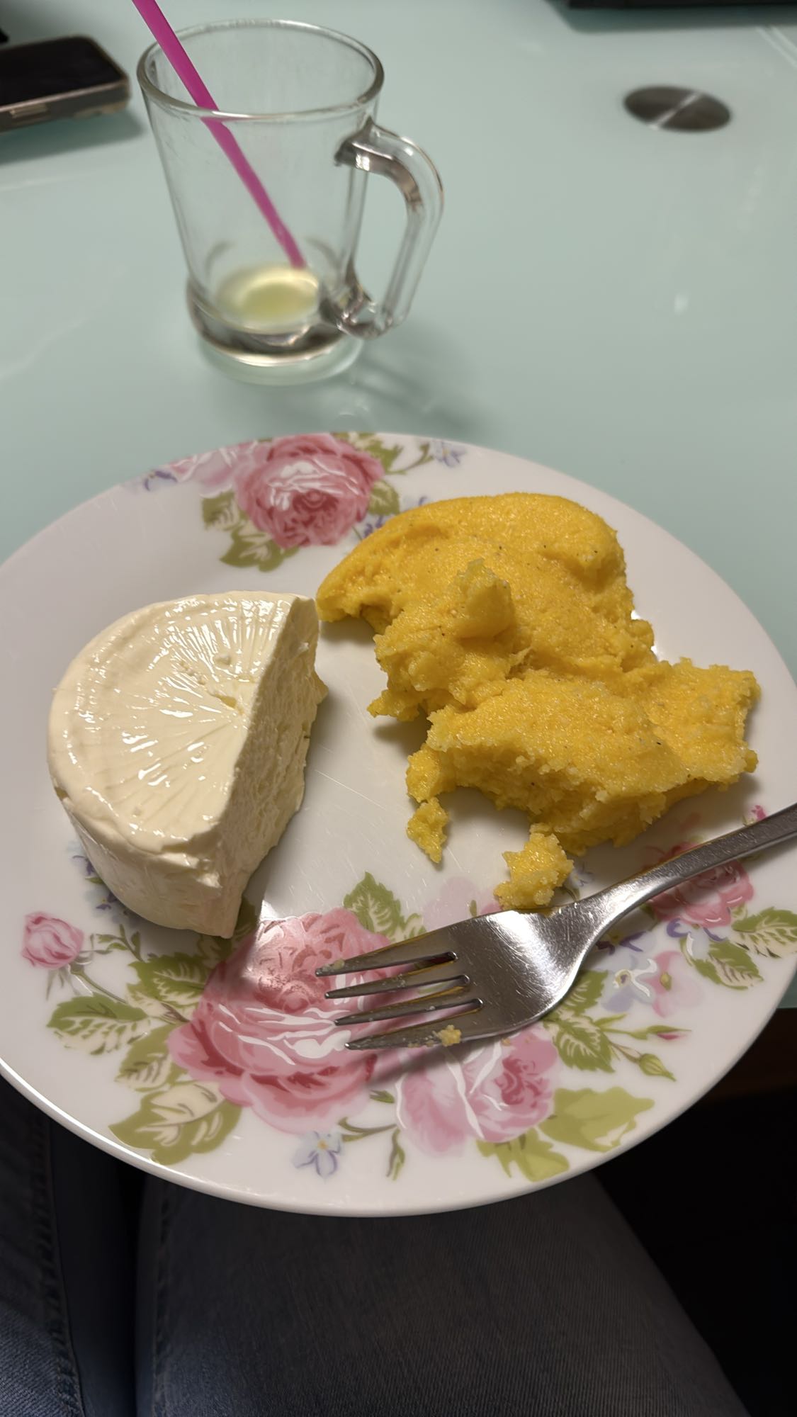 Mămăligă cu brânză