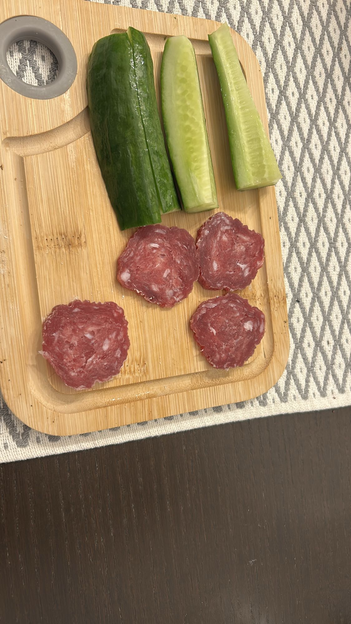 Castravete și salam