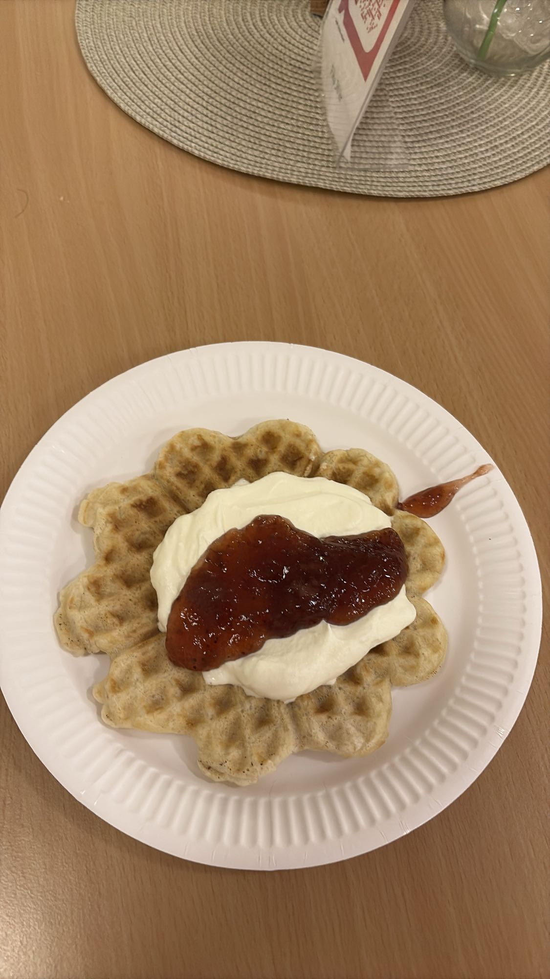 Våffla med grädde & sylt