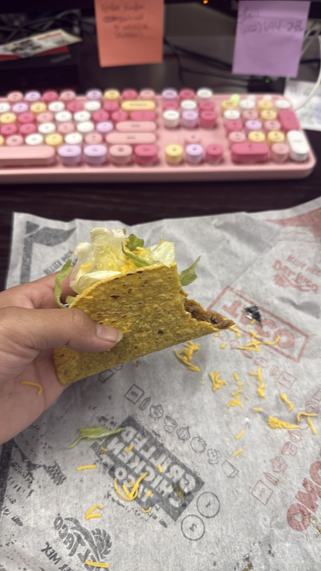 Beef hard shell taco (3 snack size from Del Taco)