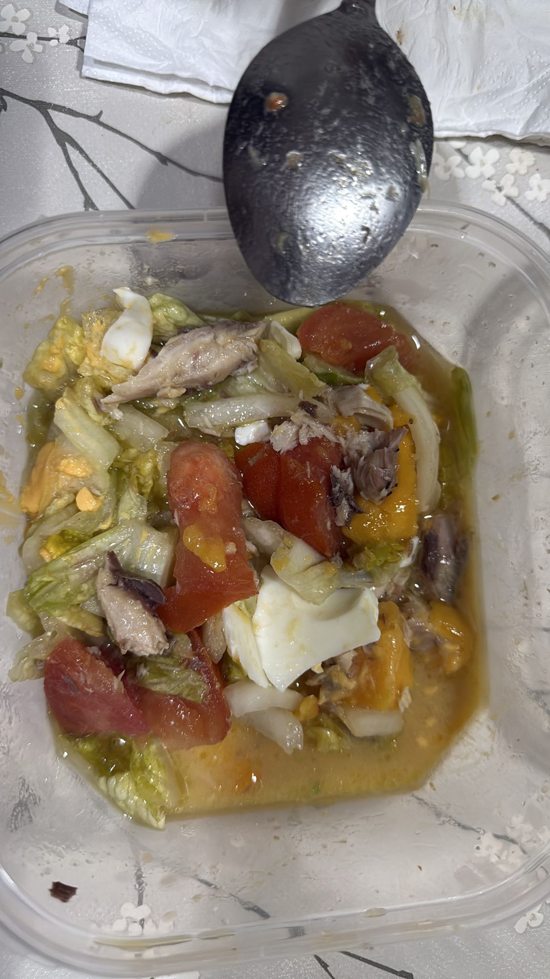 ensalada de atún y huevo