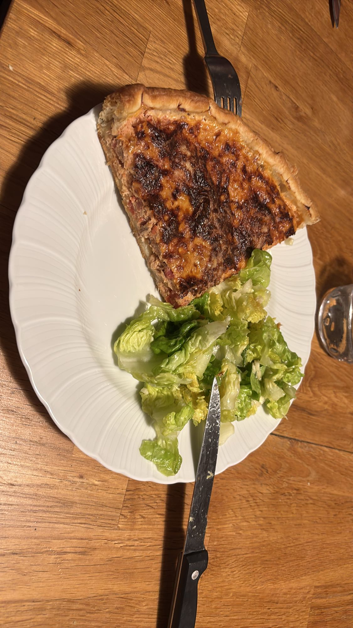 Quiche avec salade