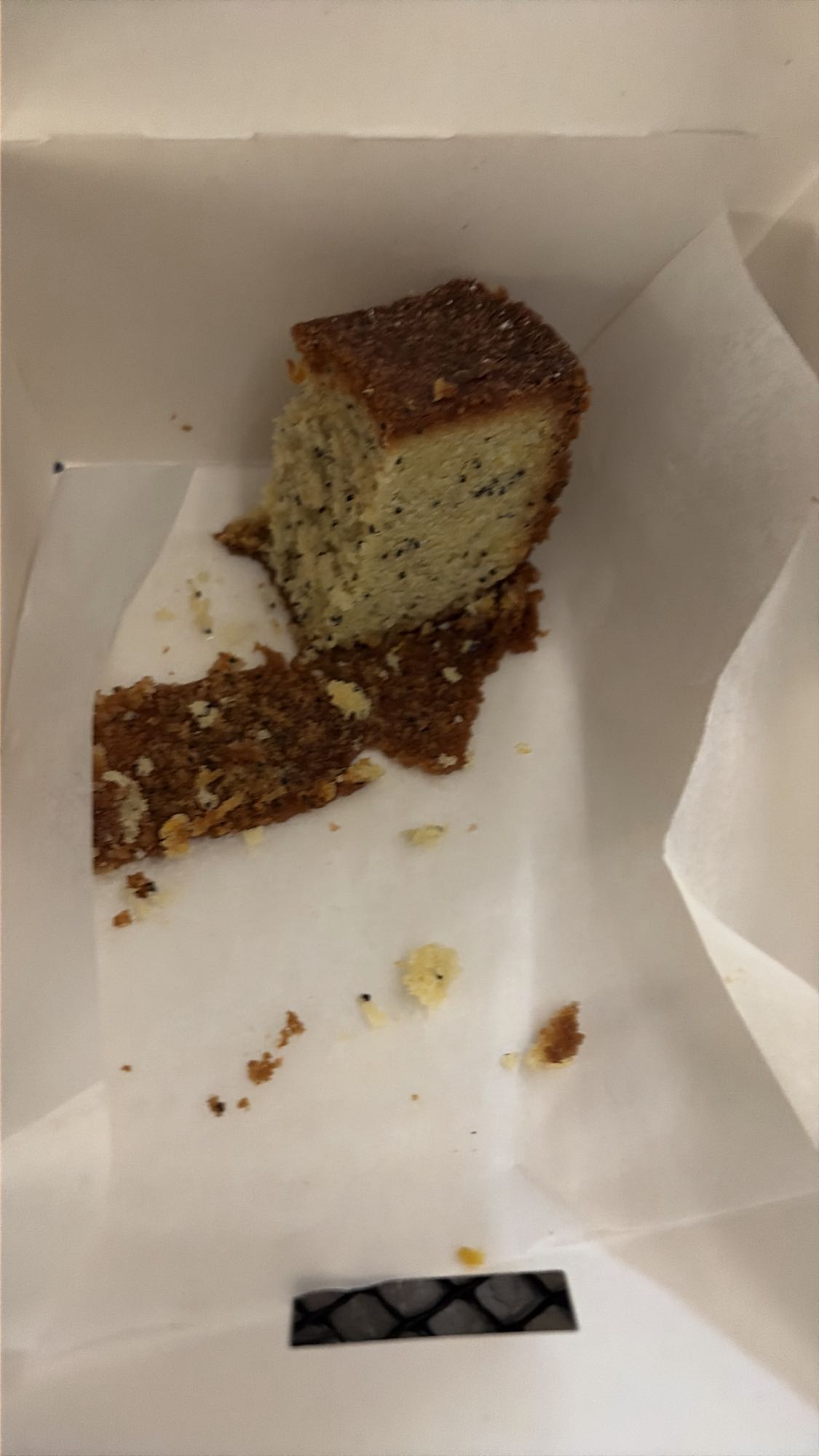 кусок лимонного кекса