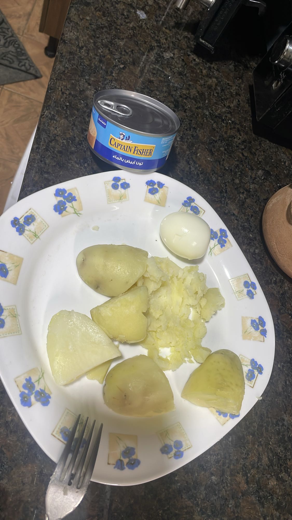 Tuna, egg & potatoes