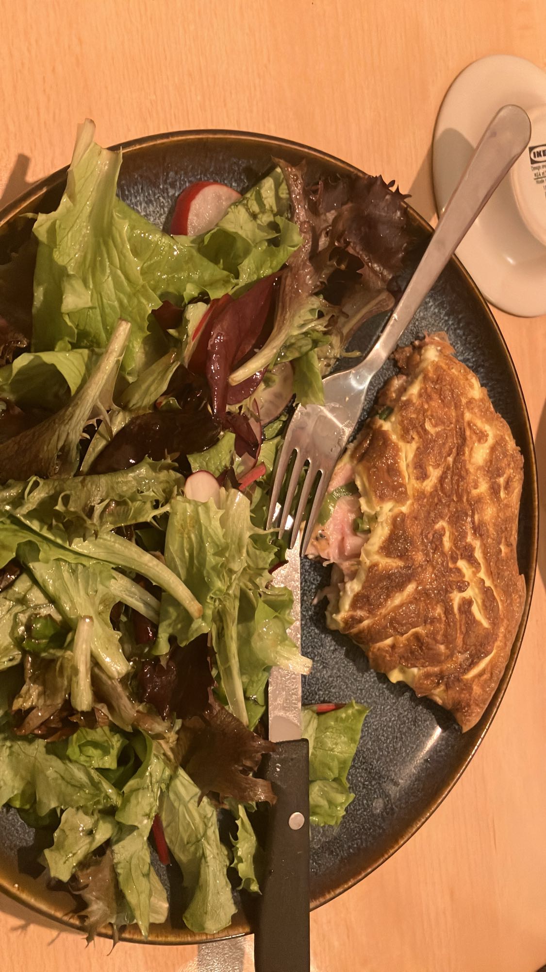 Omelete com salada