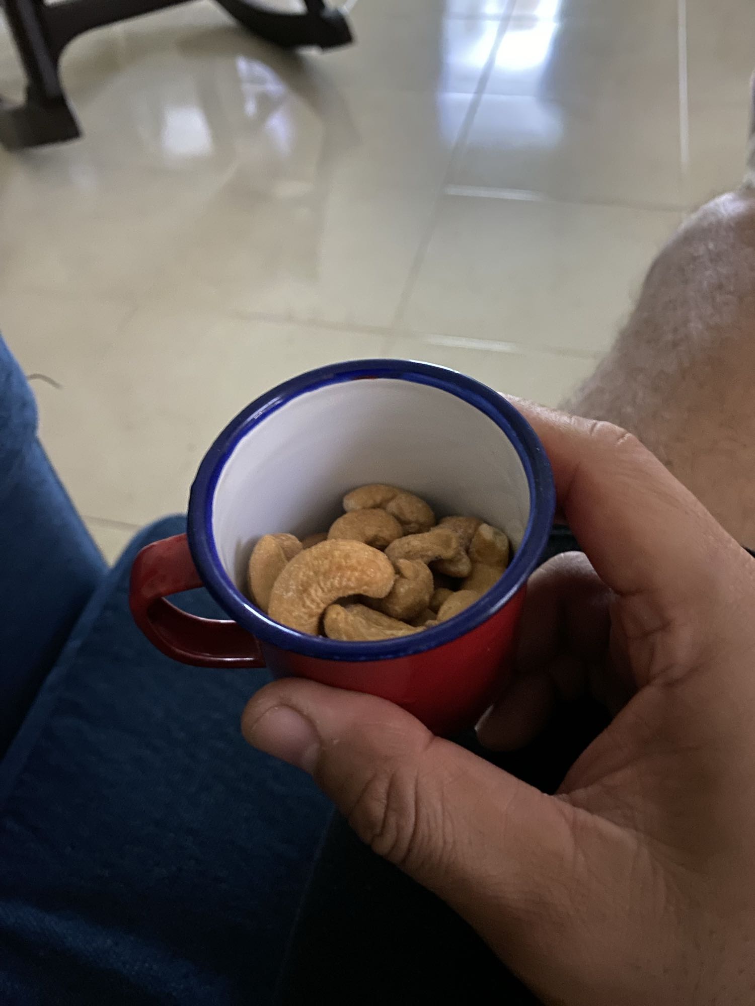 Nueces de la india en taza