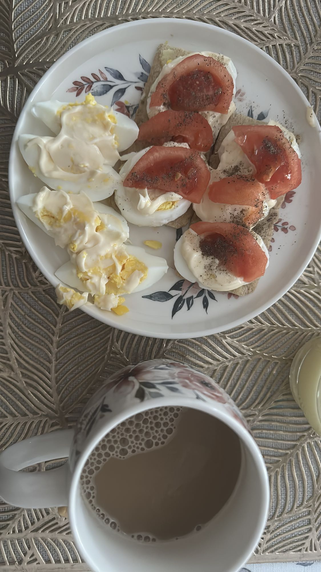 Jajka i chrupkie kanapki