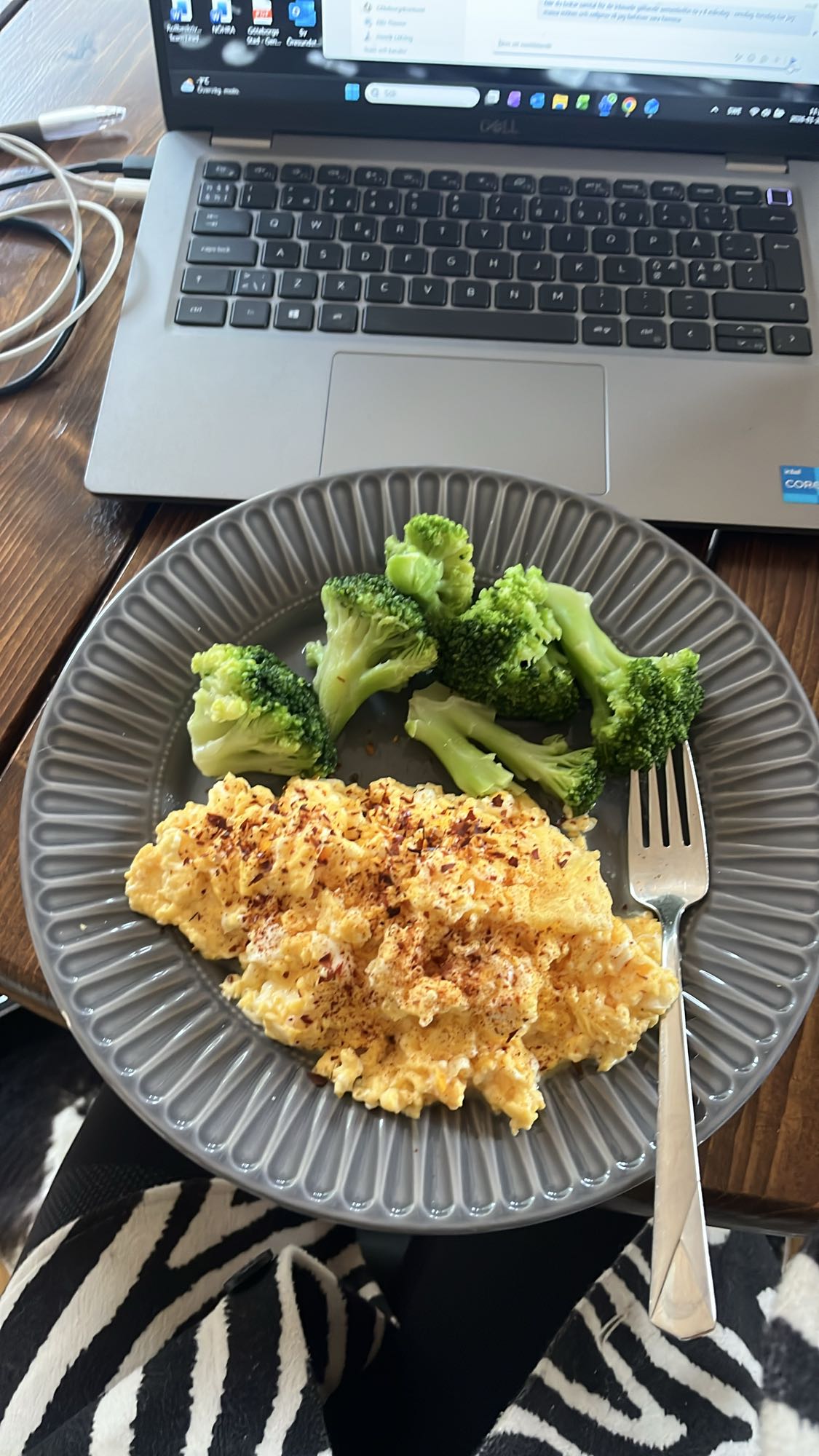 Äggröra med broccoli