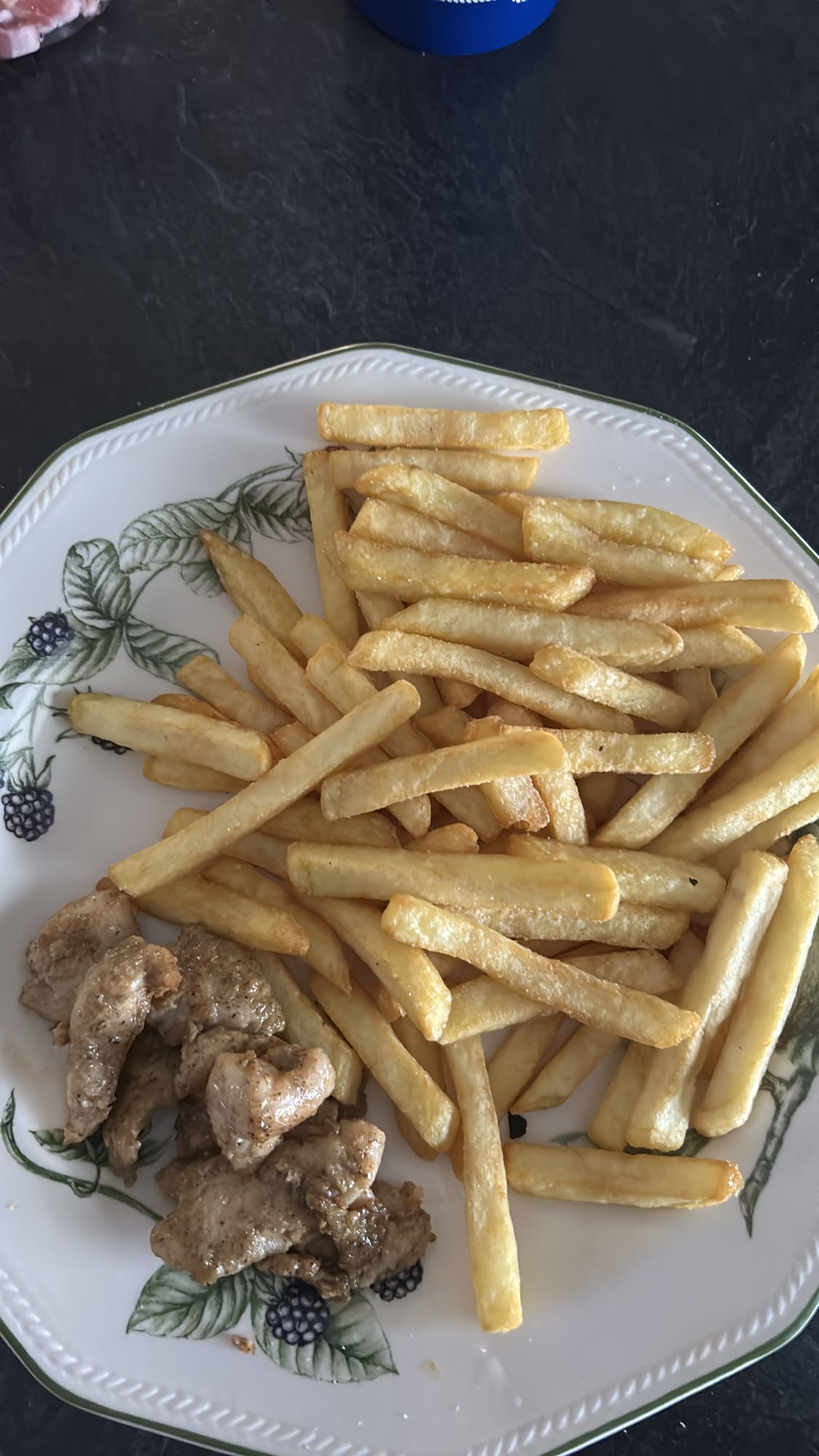Frites et viande grillée