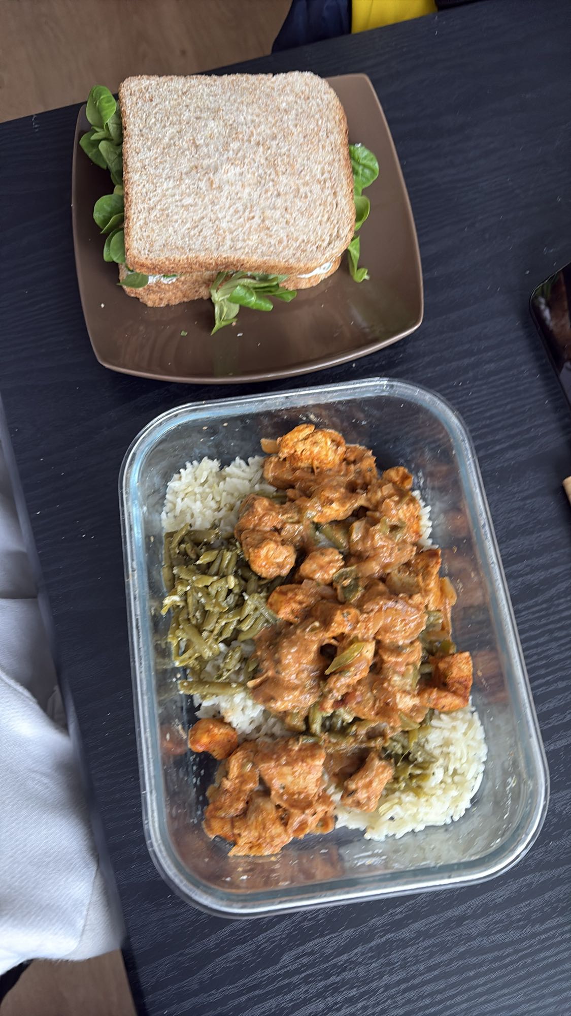 Sandwich et poulet au riz