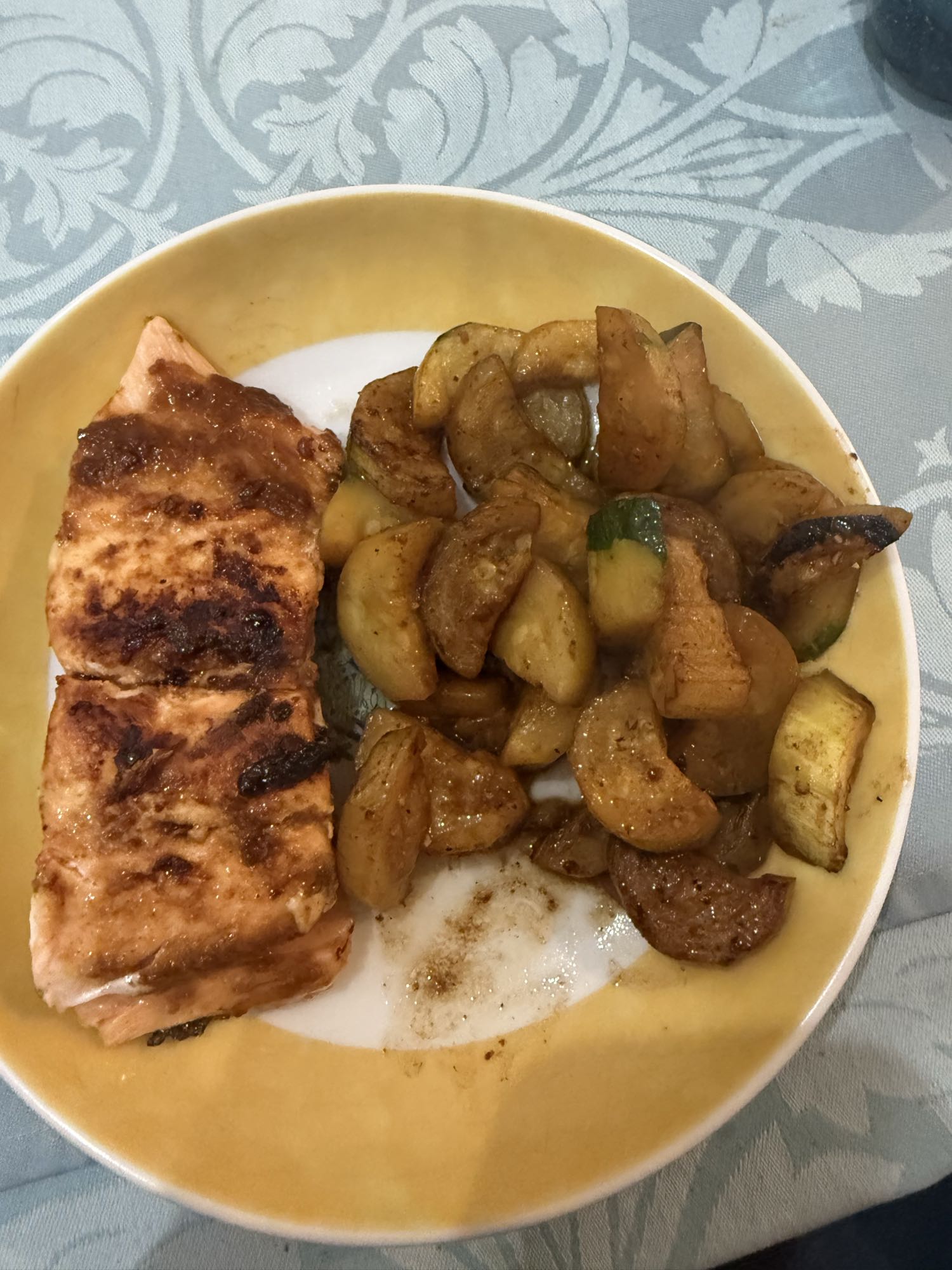 Saumon et courgettes sautées